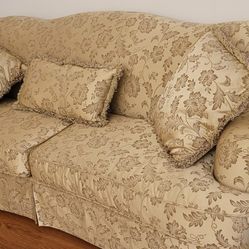Sofa In Excellent Condition Barely Used
