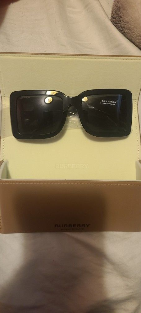 Burberry Sun Glasses