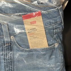 Womens Levi Jeans 4- Includes 2 New Pair24x32
