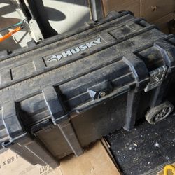Husky 36.5 Black Heavy Duty Rolling Tool Box - Missing 1 Metal Latch
