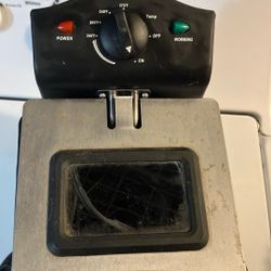New Deep fryer $30