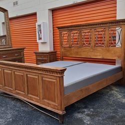 King Sz Bedroom Set With Boxspring