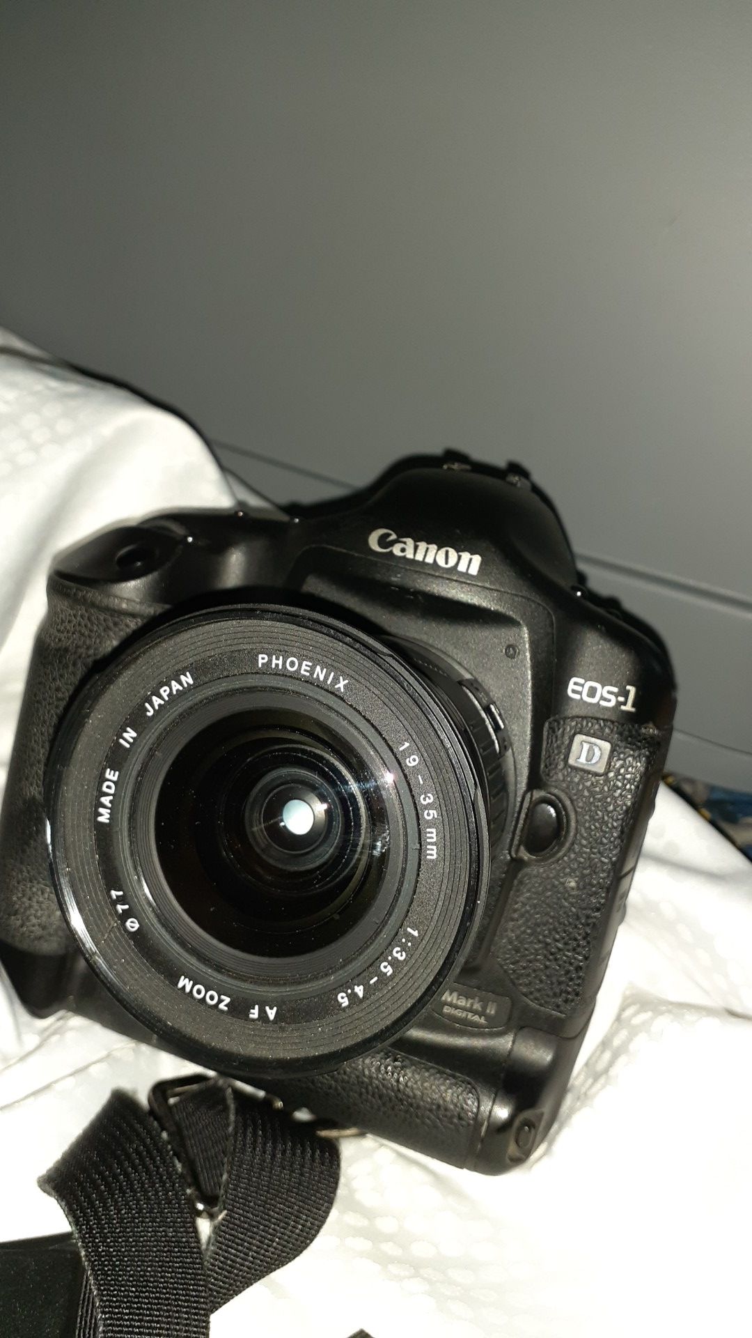 Canon EOS 1 D mark 11 digital