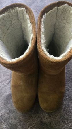 BEARPAW BOOTS SIZE 7/8 WOMEN