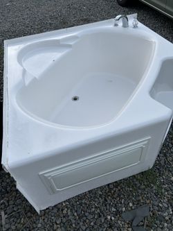 Bathub    (selling As Is )