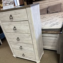 Barn style Nice Bedroom Set!