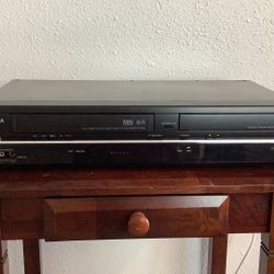 Toshiba VHS/DVD Player Combo With Remote And Cables