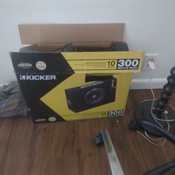 Kicker Comp Subwoofer Enclosure 