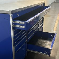 Snap-on toolbox royal blue Comes with a stainless steel top