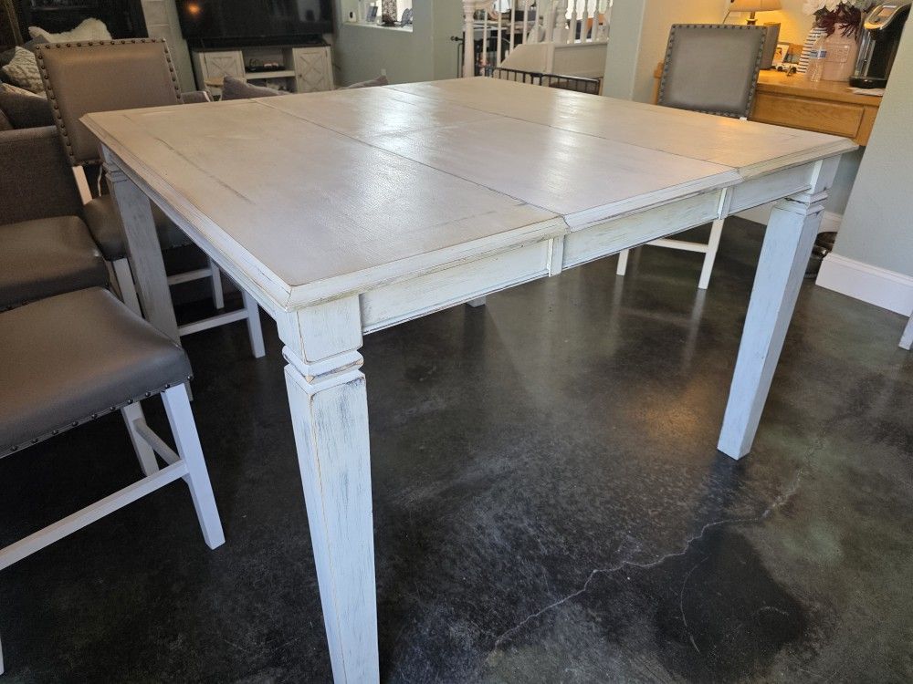 Expendable Dining Room Table Seats Up To 8