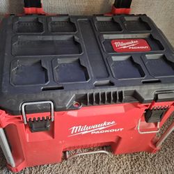 MILWAUKEE PACKOUT W EXTRA DRAWER