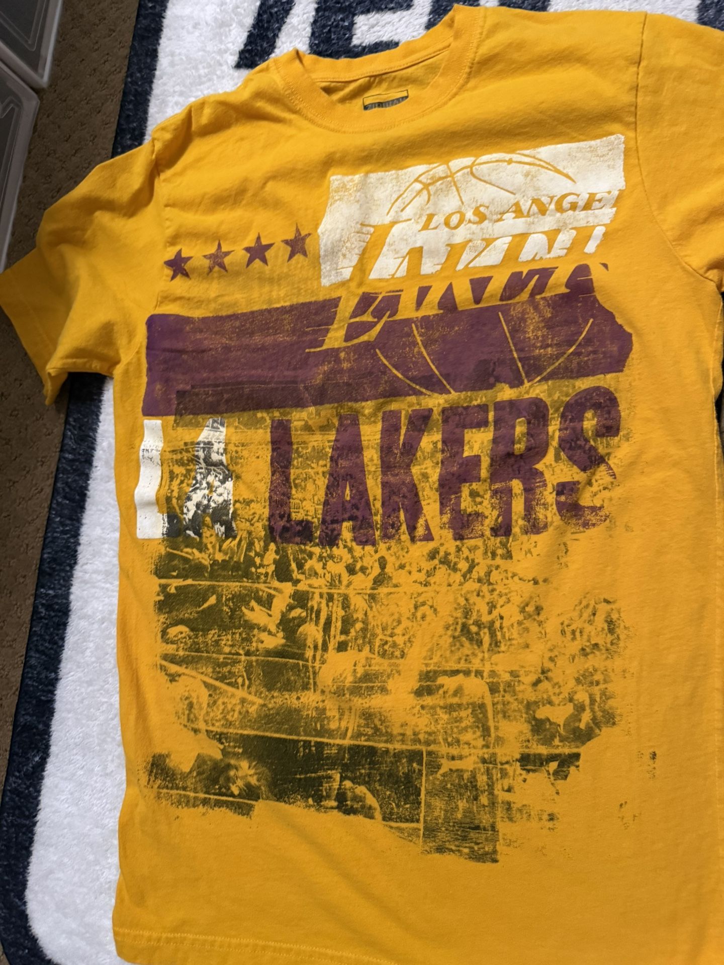 Los Angeles Lakers Yellow Graphic T Shirt Old Look But Never Worn Size Small