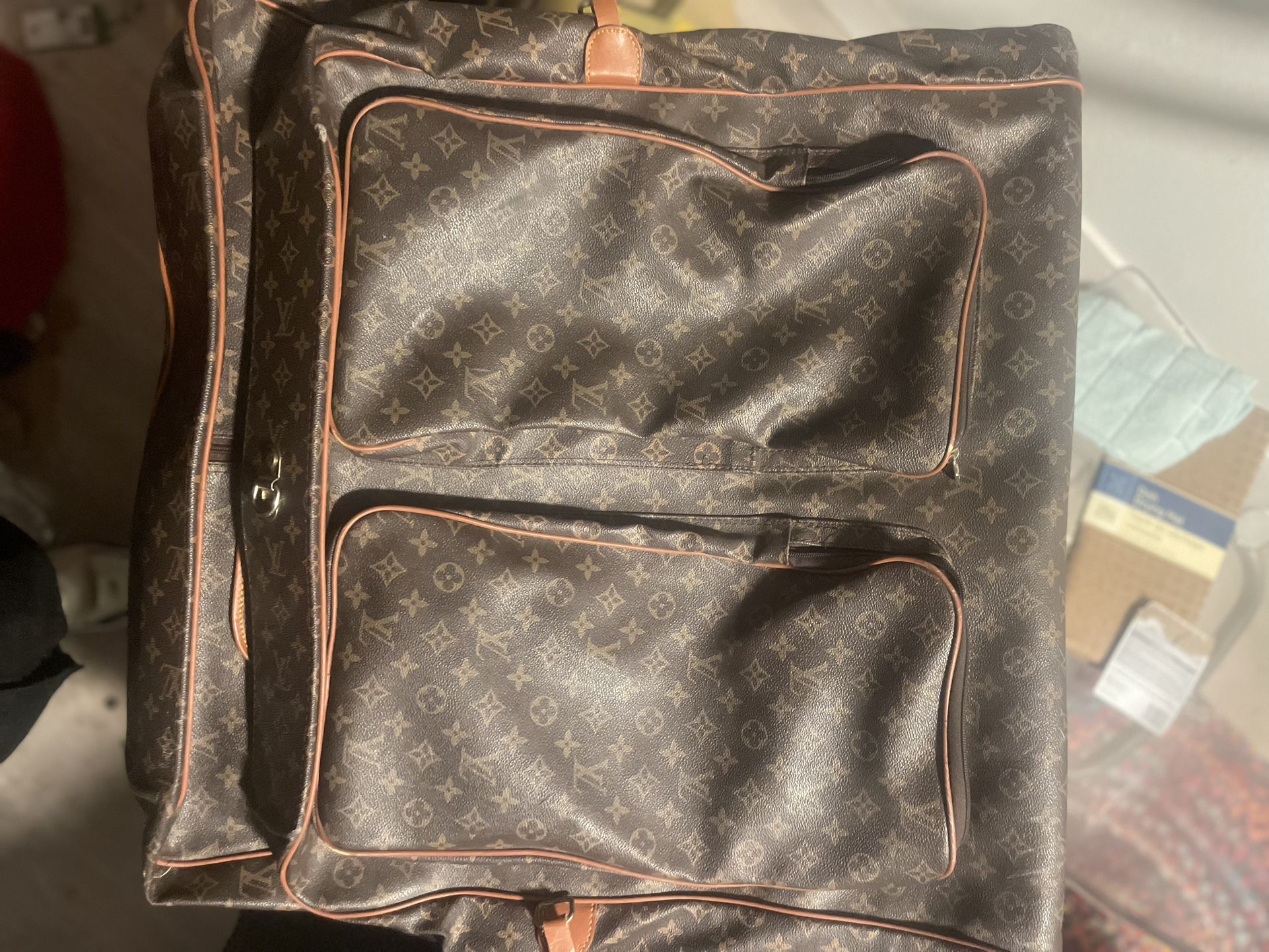 Vintage Louis Vuitton Garment Bag for Sale in Tacoma, WA - OfferUp