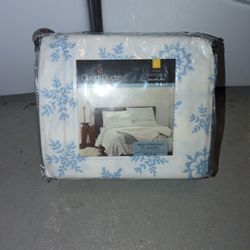 Snowflake Full Size Flannel Sheets Set