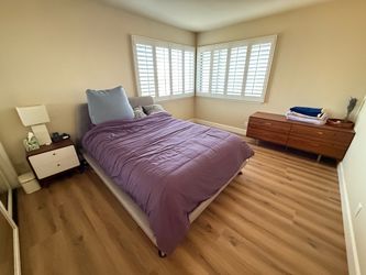 Bedroom Set – Queen Bed, Dresser, Nightstand, Lamp