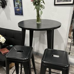 Round Table With Stools