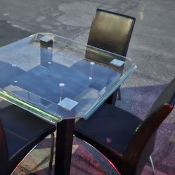 Dining table with 4 chair