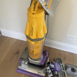Dyson Vacuum With Atagment And With The Book In Perfect Condition 