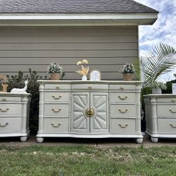 Huge dresser & nightstands 