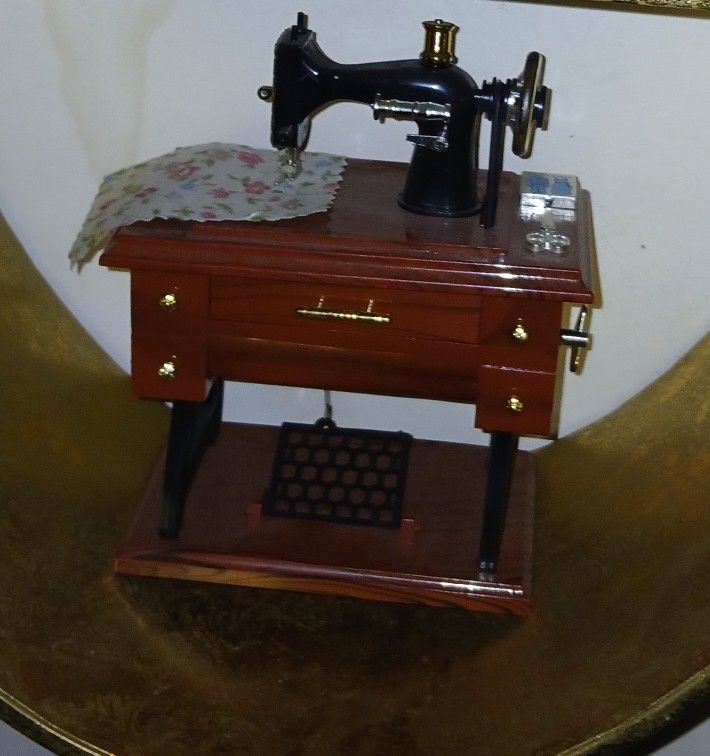 Mini Sewing Machine Music Box