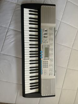 Casio LK-220 61-Key Lighted Keyboard – Works Great