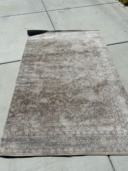 5’ x 8’ Ivory Rug