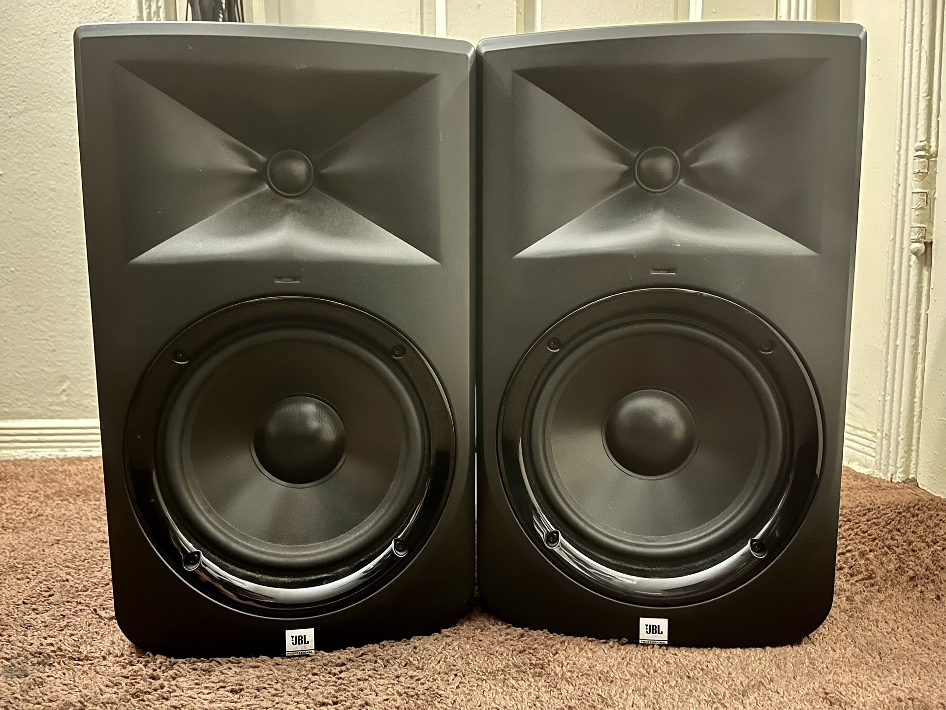 JBL LSR308 8” Powered Studio Monitor Speakers (Pair) for Sale in Los