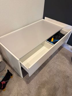 Train/toy table