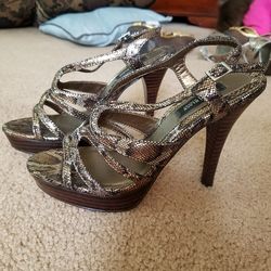 Black house white market heels size 6