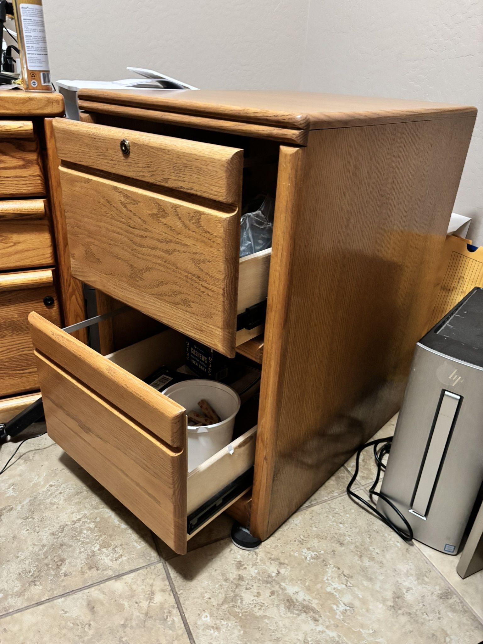 Beautiful Solid Oak Filing Cabinet. Well Maintained.