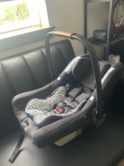 Nuna Pipa Lite RX Car Seat With Base in Black