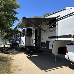 2019 Wolfpack fifth wheel toy hauler 13’ Garage 