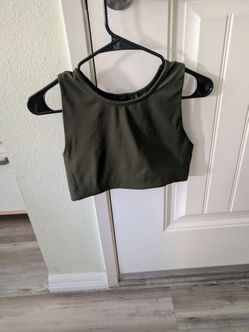 High neck sports bra