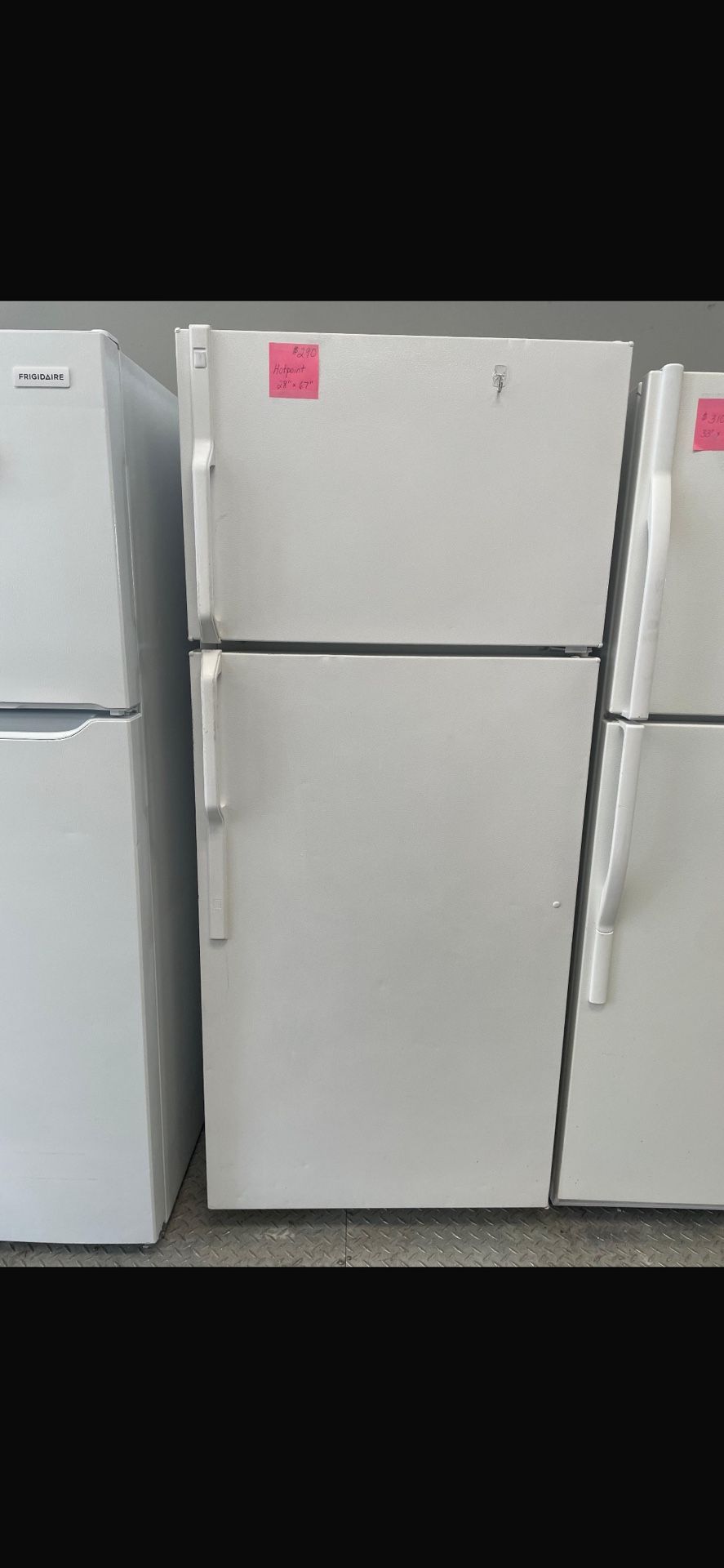 Hotpoint 28”Top Freezer/Bottom Refrigerator