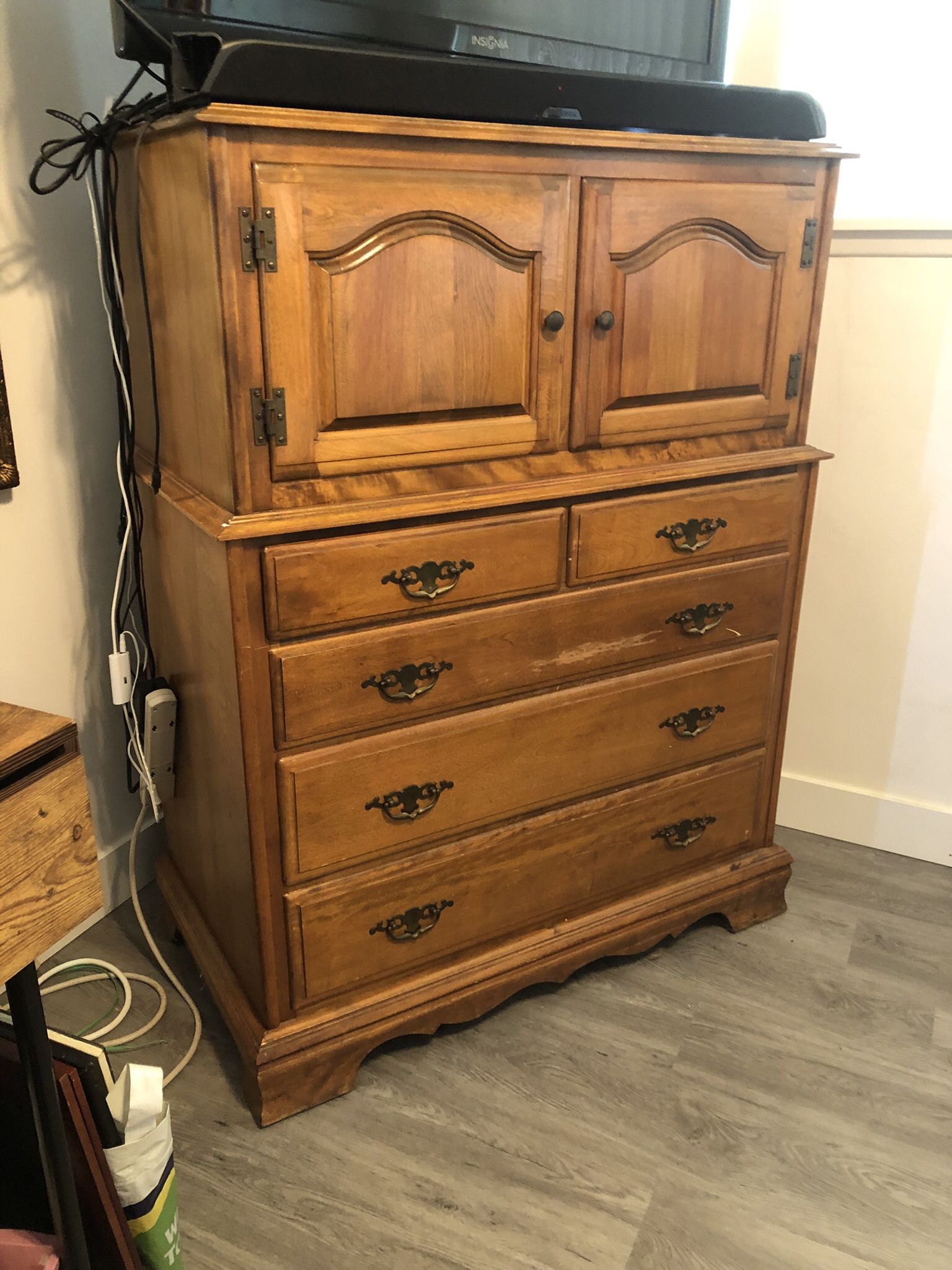 Beautiful Solid Maple Wood Country Style Dresser
