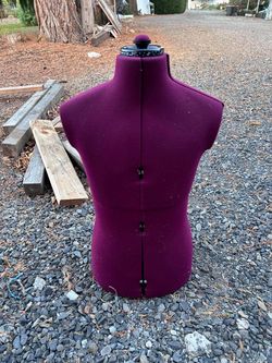 Manniquns/dress forms