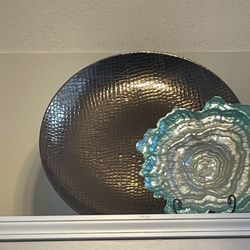 2 Pieces With Stands