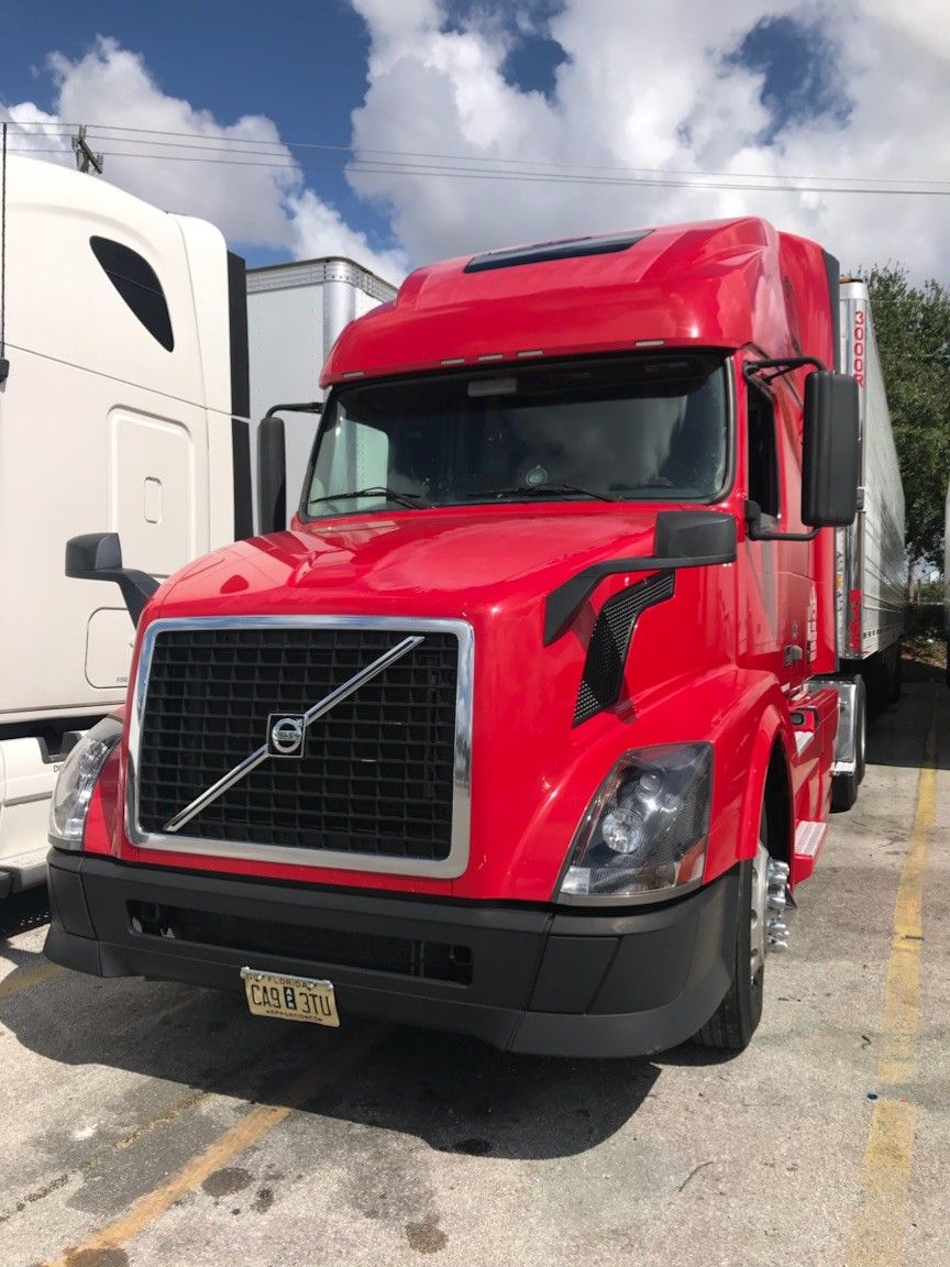 Volvo Truck Camion Rastra