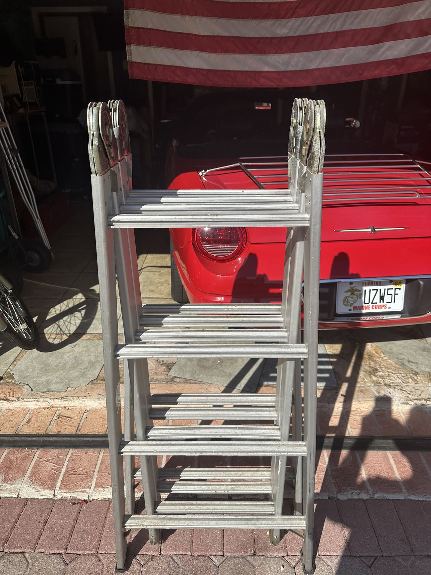 Folding ladder