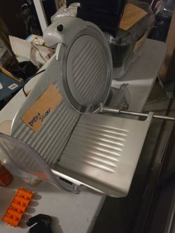 The Waring Meat & Cheese Slicer WCS300SV is an Italian-made commercial electric food slicer equipped with a 12-inch blade and cast aluminum constructi
