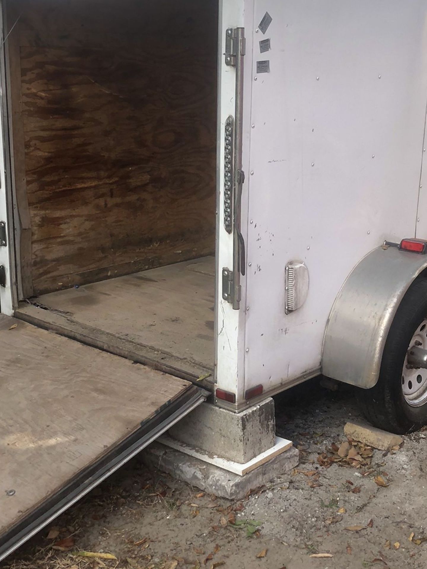 5 x 8 enclosed trailer