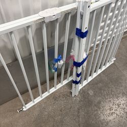 Extendable baby gate