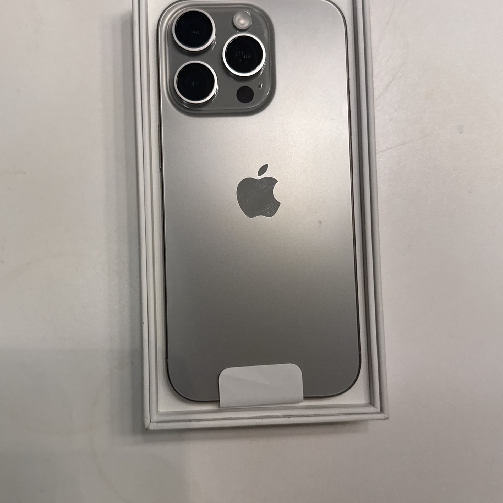 iPhone 16 Pro, Natural Titanium