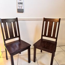 Wood chairs like new  Set  4 