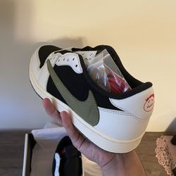 Air Jordan 1 low olives