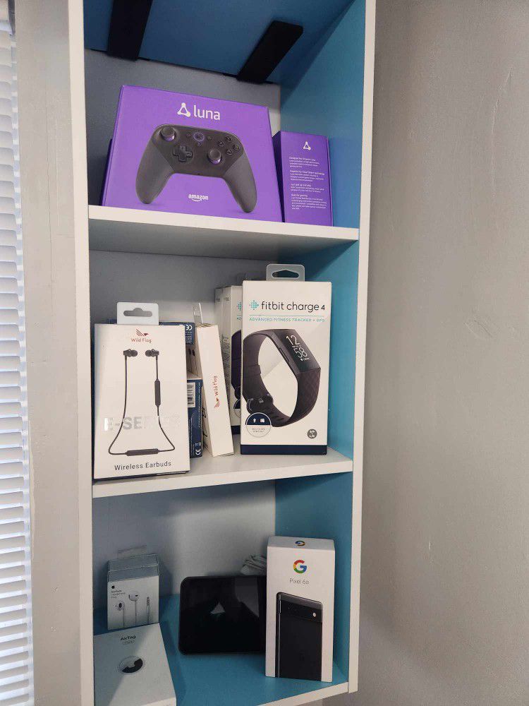 Super last minute Christmas gifts, Wireless bluetooth earbuds Fitbit charge 4 Amazon Luna $15 and up
