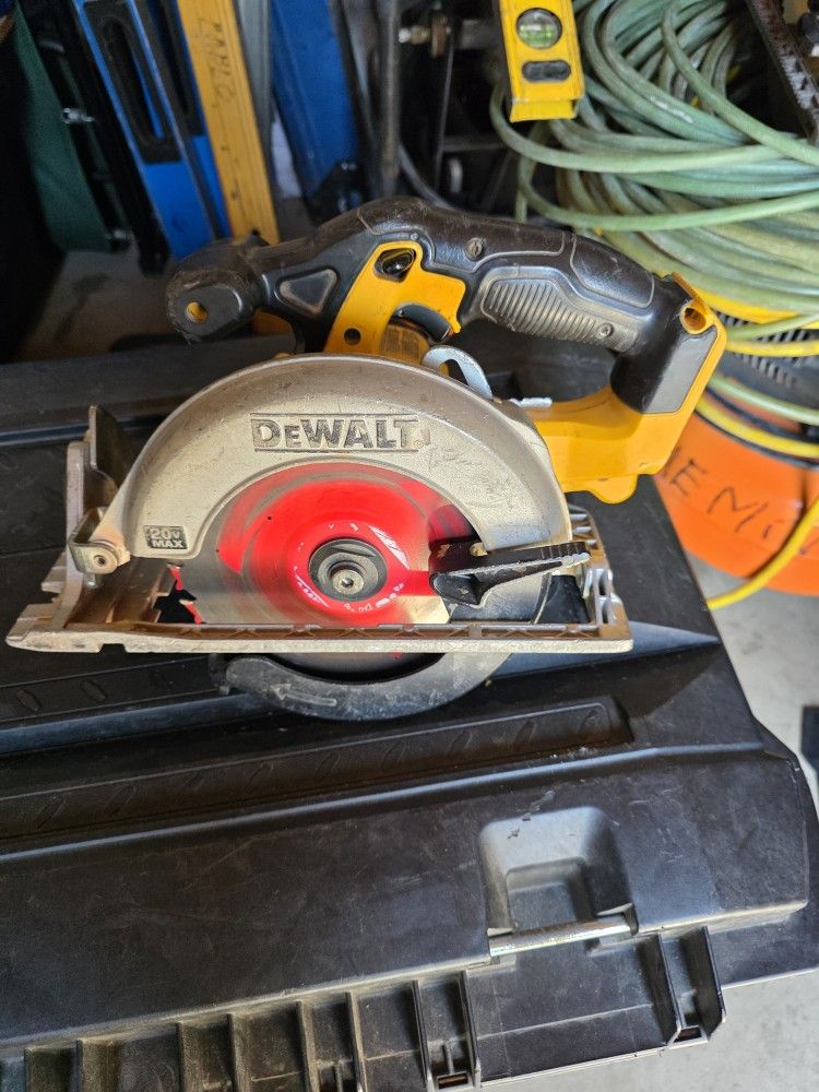 Dewalt Cordless Circular Saw 6 1/2