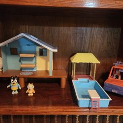 Bluey Beach House, Pool, Car