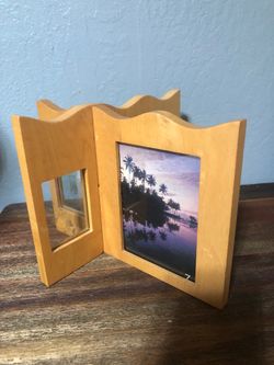 Standing picture frame for 8 pictures