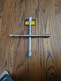 4 Way Foldable Lug Wrench